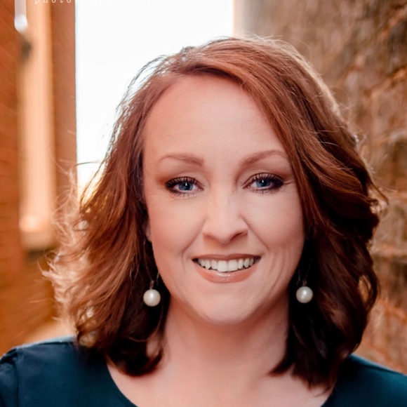 Meet your Posher, Angie - Picture 1 of 1